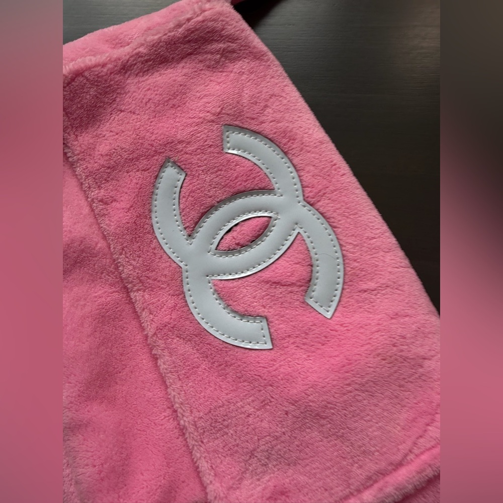 CHANEL Precision VIP Bag in Pink Logo Fleece Crossbody/Shoulder Bag - Picture 5 of 13